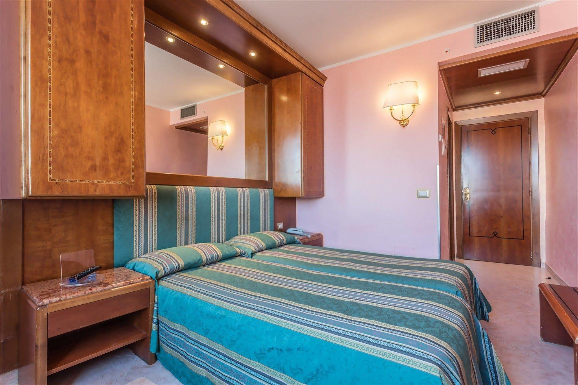 Raeli Hotel Siracusa Rom Eksteriør billede